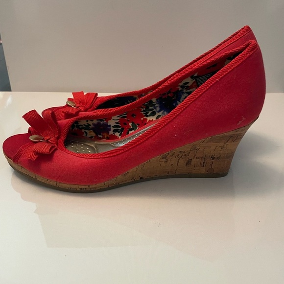 Dexflex Comfort Red Wedge Shoes with Bow Detail - Picture 2 of 5